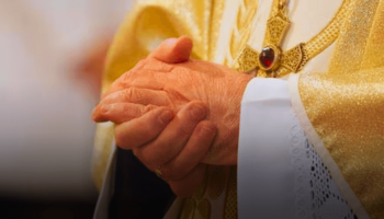 Capturan a sacerdote y a su novio en España por tráfico de viagra y otros afrodisiacos