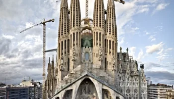 La sagrada familia sería inaugurada simbólicamente en junio por el Papa León XV
