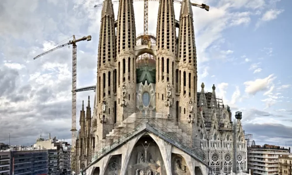 La sagrada familia sería inaugurada simbólicamente en junio por el Papa León XV