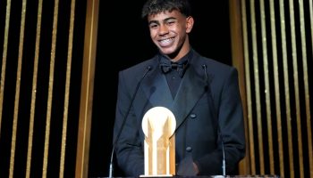 Lamine Yamal ya llega a 33 récords con el trofeo Kopa como mejor jugador joven