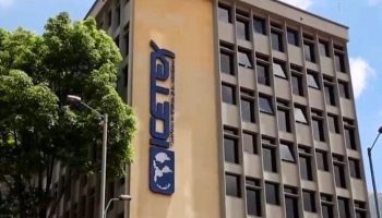 Reducción presupuestal para el ICETEX será del 33% para 2025, según contraloría.