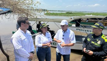 Gobernador Verano entrega dos lanchas a la Policía para fortalecer seguridad en municipios ribereños