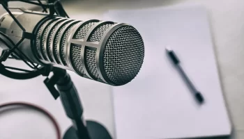 «De la Radio al Streaming: La evolución de los podcasts y su impacto en la Era Digital»