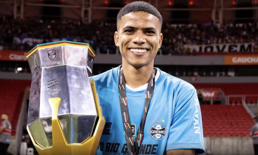 Enamorado consigue su primer titulo en brasil con Gremio ante su clasico rival