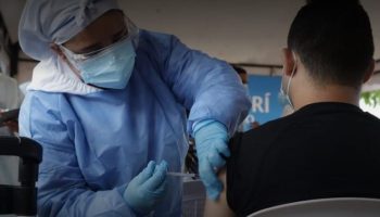 «Se está buscando aval para dosis de refuerzo a menores de 50», Minsalud