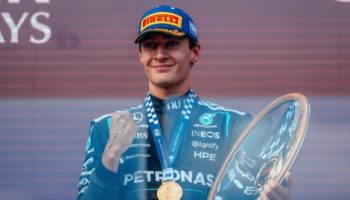 Mercedes pega de primero y se lleva la primera victoria del año dominando a placer Australia