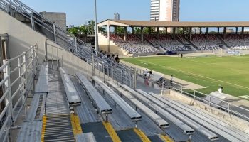 Así se ven instaladas las tribunas moviles en el Romelio Martínez para los encuentros de Junior