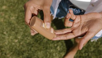 ISDIN fortalece la educación dermatológica en Colombia con más de 580 becas a través de una alianza con AsoColDerma y la International School of Derma (ISD)