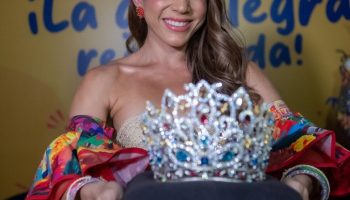 Lexter Estarita recibe su corona y se prepara para su gran noche en el Carnaval de la 44