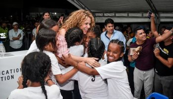 Shakira invita a 4.000 estudiantes de la Fundación Pies Descalzos a su concierto en Barranquilla