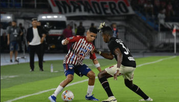 Junior empató ante Universitario en el Estadio Metropolitano pero quedó como lider del Grupo D
