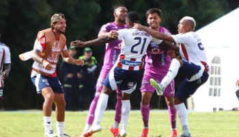 RIONEGRO - COLOMBIA, 19-07-2025: Joel Canchimbo de Atlético Junior celebra después de anotar el  gol de su equipo durante partido entre Águilas Doradas y Atlético Junior por la fecha 2 como parte de la Liga BetPlay DIMAYOR II 2025 jugado en el estadio Alberto Grisales de la ciudad de Rionegro. / Joel Canchimbo of Atletico Junior  celebrates after scoring the goal of his team during match between Aguilas Doradas and Atletico Junior for the date 2 as part of BetPlay DIMAYOR League II 2025 played at Alberto Grisales stadium in Rionegro city.  Photo: VizzorImage / Andrés Álvarez / Contribuidor