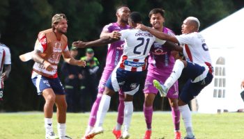 RIONEGRO - COLOMBIA, 19-07-2025: Joel Canchimbo de Atlético Junior celebra después de anotar el  gol de su equipo durante partido entre Águilas Doradas y Atlético Junior por la fecha 2 como parte de la Liga BetPlay DIMAYOR II 2025 jugado en el estadio Alberto Grisales de la ciudad de Rionegro. / Joel Canchimbo of Atletico Junior  celebrates after scoring the goal of his team during match between Aguilas Doradas and Atletico Junior for the date 2 as part of BetPlay DIMAYOR League II 2025 played at Alberto Grisales stadium in Rionegro city.  Photo: VizzorImage / Andrés Álvarez / Contribuidor