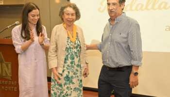 La ‘Medalla Roble Amarillo’ fue entregada a Tita Cepeda por salvaguardar la cultura