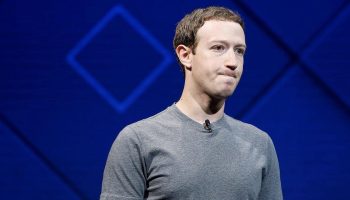 hombre demanda a mark zuckerberg por privarle del uso de facebook durante un mes