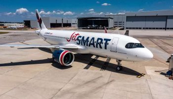 Denuncian atropellos de JetSmart en aeropuerto de Cartagena: usuarios pagarían multas por fallas en su sistema