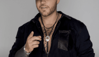 El embajador de la música popular en Latinoamérica Jessi Uribe, es #1 en Billboard