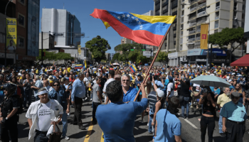 A un día de la posesión de Maduro, ola de manifestaciones y colectivos armados se toman las calles 