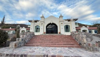 Dormir entre montañas, comer productos de la tierra y despertar en la Quebrada: el hotel de Jujuy que invita a quedarse