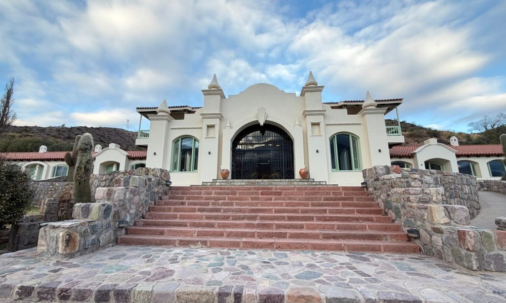 Dormir entre montañas, comer productos de la tierra y despertar en la Quebrada: el hotel de Jujuy que invita a quedarse